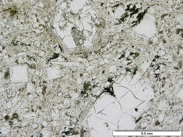 Nepheline 1P